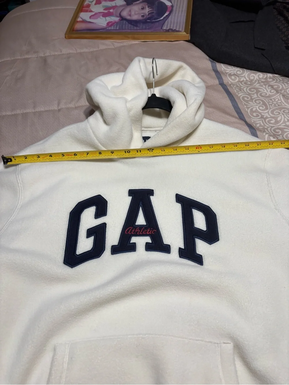 GAP Cream Crewneck Sweatshirt with Navy Appliqué